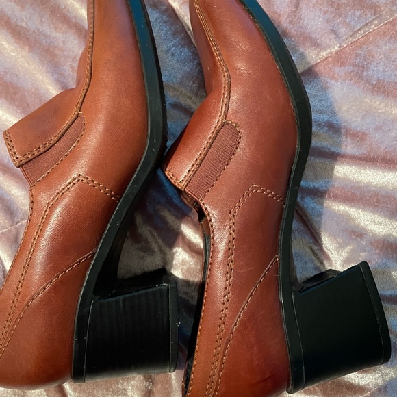 Vintage Clark’s Shoes - Picture 10 of 11